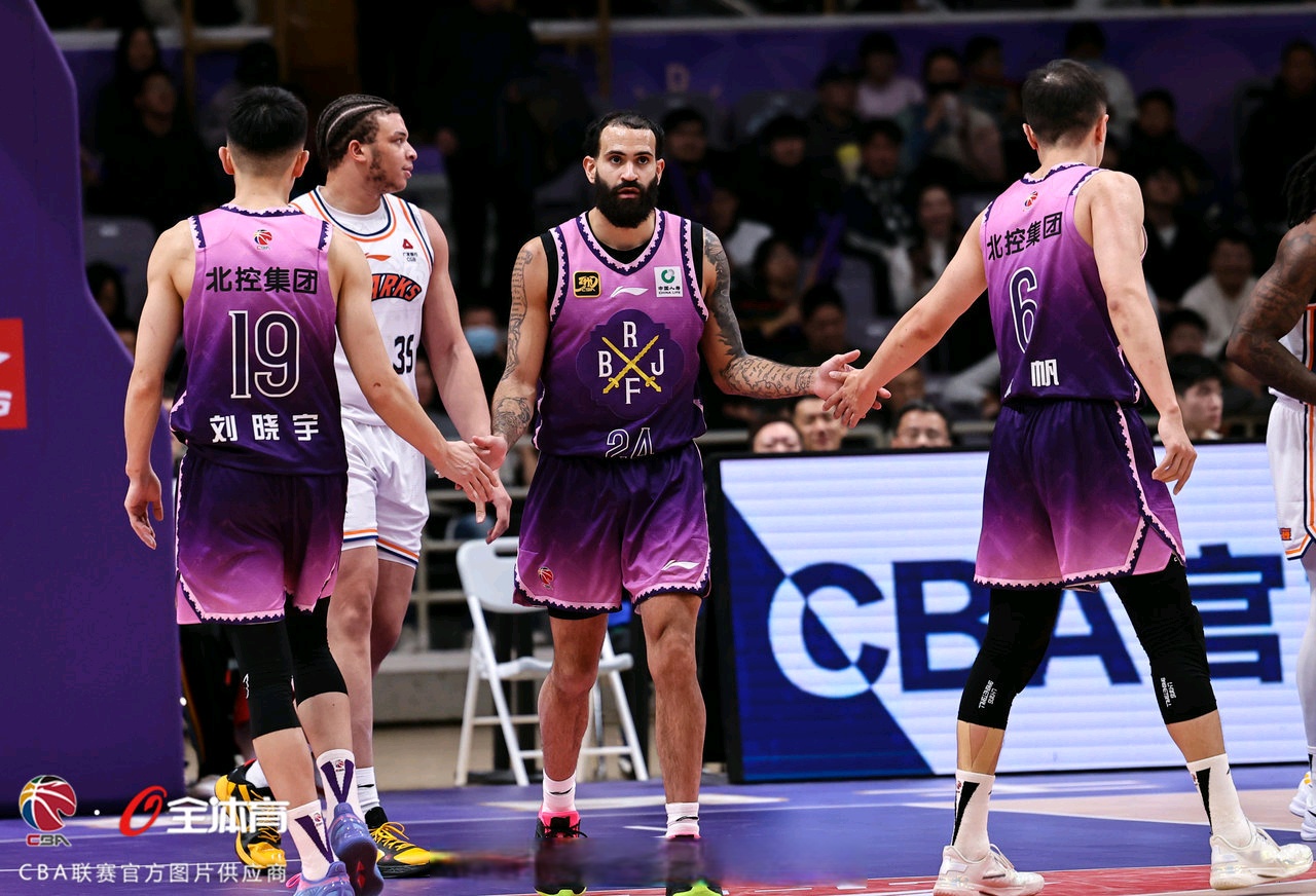 上海久事发布备战花絮，今晨强势反弹，欧篮联任务艰巨，资深球员宣示担当(cba上海久事男篮名单)
